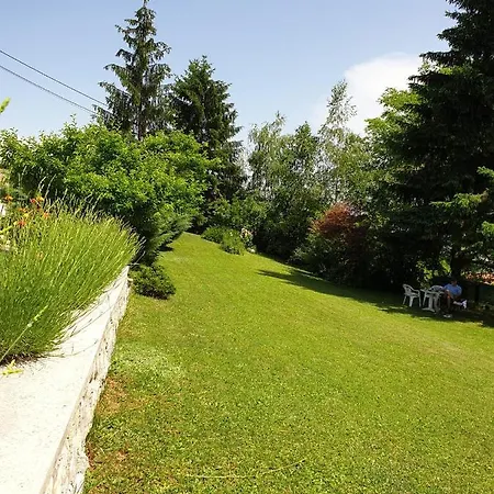 Country House Garden *